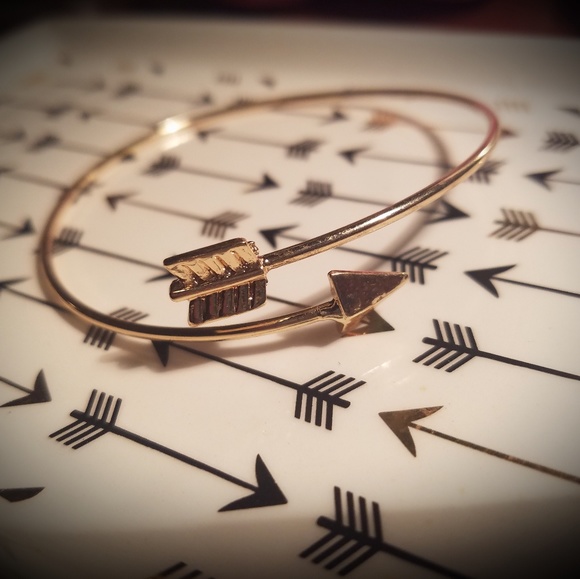 Bracelet Arrow Adjustable Gold Color Unique Style - Picture 4 of 4